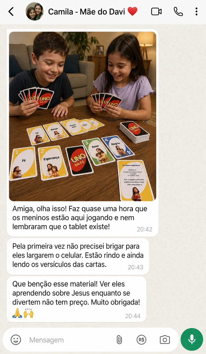 Print de conversa: Camila, mãe do Davi, contando que os filhos ficaram uma hora jogando Uno da Fé e lendo os versículos